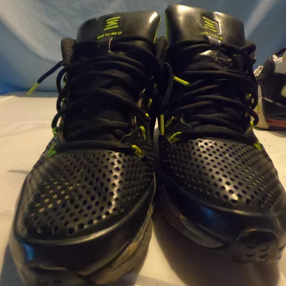 Size 9 Nike Shox TLX Mid SP Flywire Shoes (Black) (Pre-Owned) 677737-007 main image 4